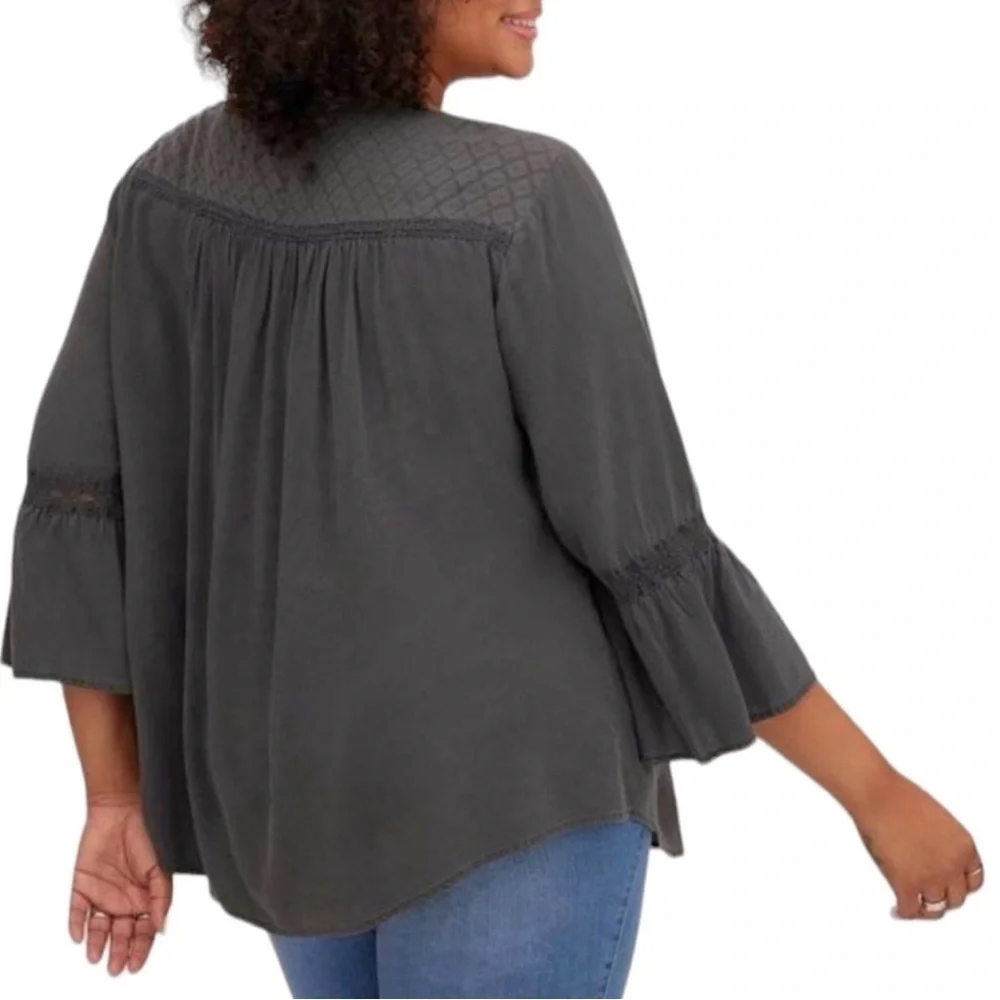 𝐓𝐎𝐑𝐑𝐈𝐃 | GRAY LACE BELL SLEEVE BLOUSE - Picture 2 of 11